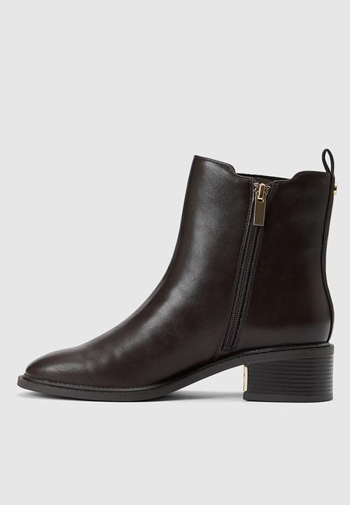 Forever New - Imogen chelsea boot in chocolate brown
