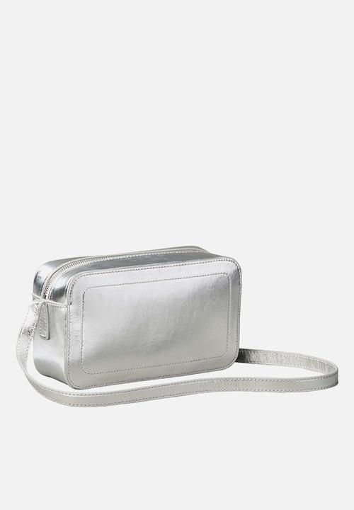 Calvin Klein - Bold ck metallic camera bag- silver metallic