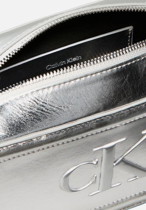 Calvin Klein - Bold ck metallic camera bag- silver metallic