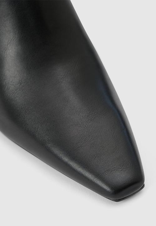 Forever New - Tessa chisel toe ankle boot in black