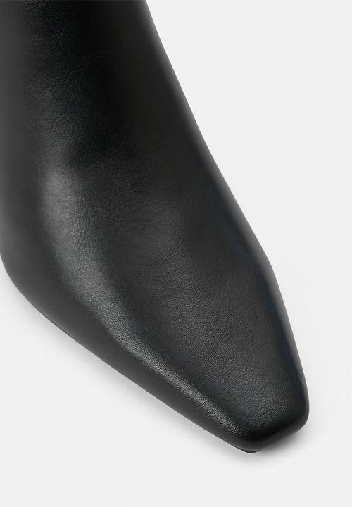 Forever New - Callie Knee Length Chisel Toe Boot In Black