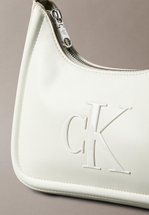 Calvin Klein - Bold ck small shoulder bag- lily white