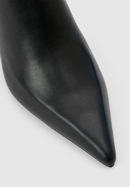 Forever New - Nicolette high heeled pointy toe boot in black