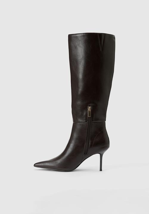 Forever New - Nicolette high heeled pointy toe boot in chocolate brown