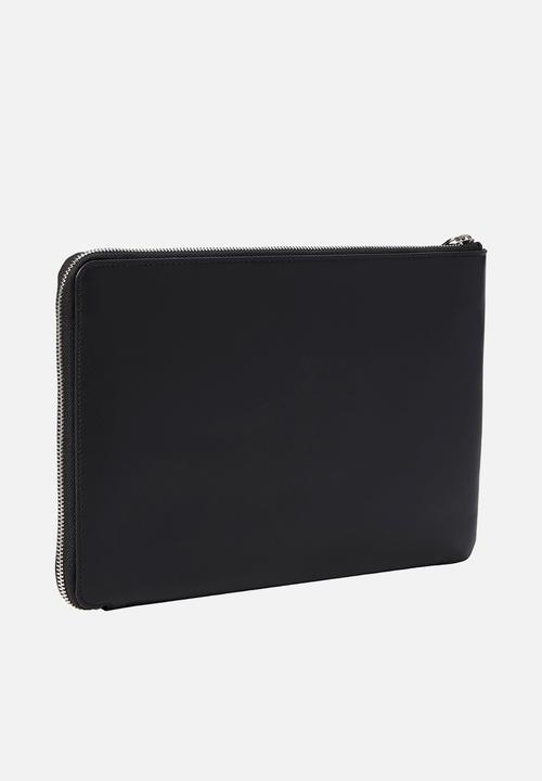 Calvin Klein - Graphic Wristlet Pouch - Black