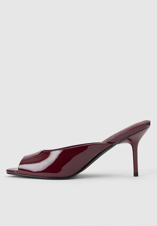 Forever New - Roxy peep toe mule heel in burgundy