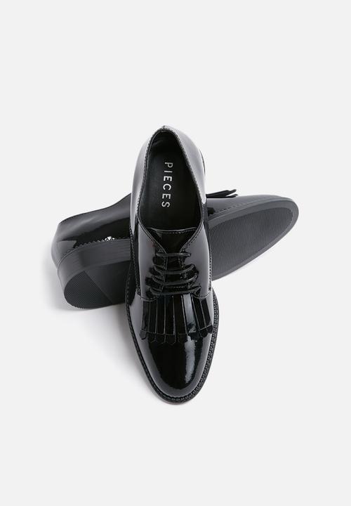 Pieces - Santon Brogue