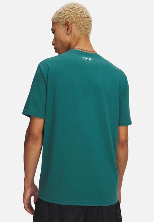Under Armour - UA M LOGO COLLAGE SHORT SLEEVE - Rack Green/Fade Green