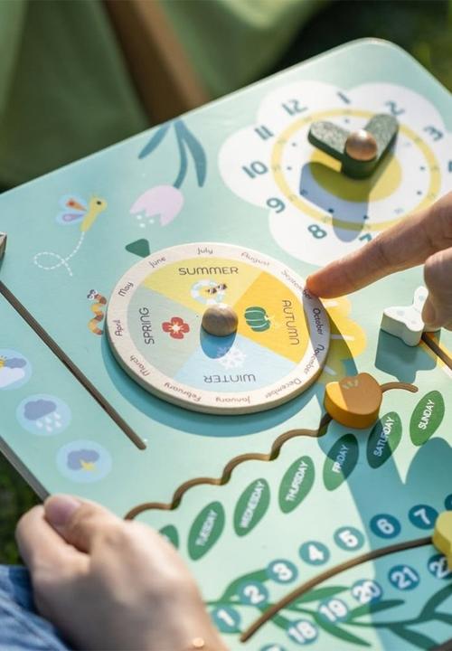 Greenbean Learning - Classic World - Vintage Wooden Calendar
