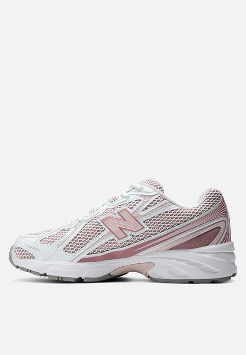 New Balance  - 740