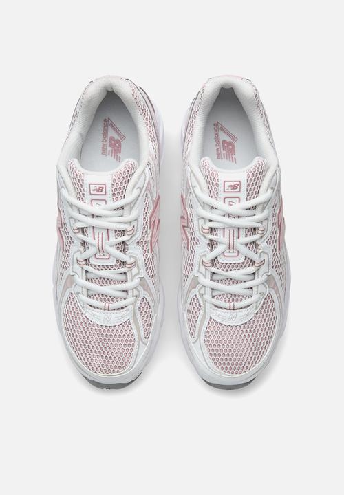 New Balance  - 740