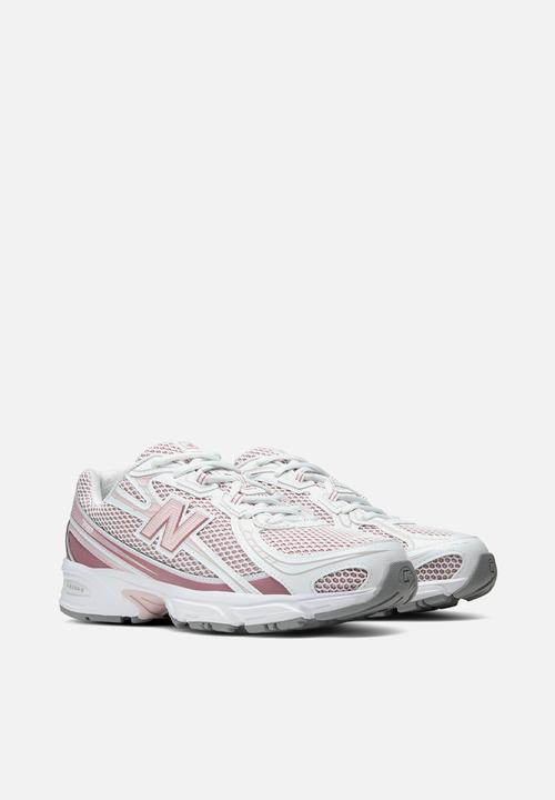 New Balance  - 740