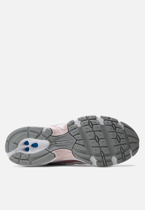 New Balance  - 740