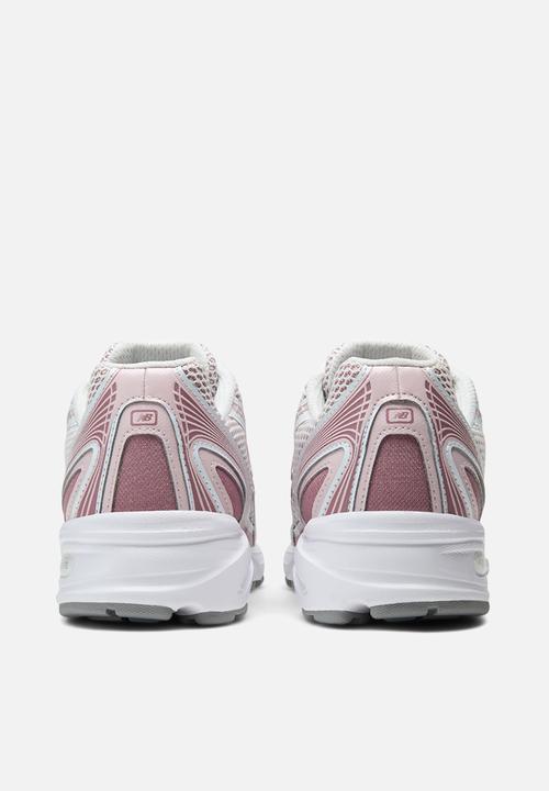 New Balance  - 740