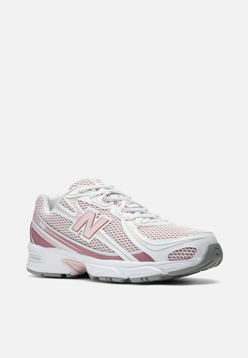 New Balance  - 740