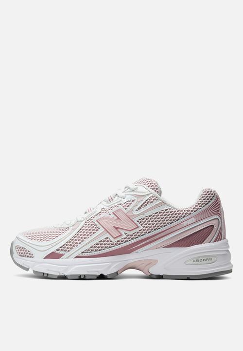 New Balance  - 740