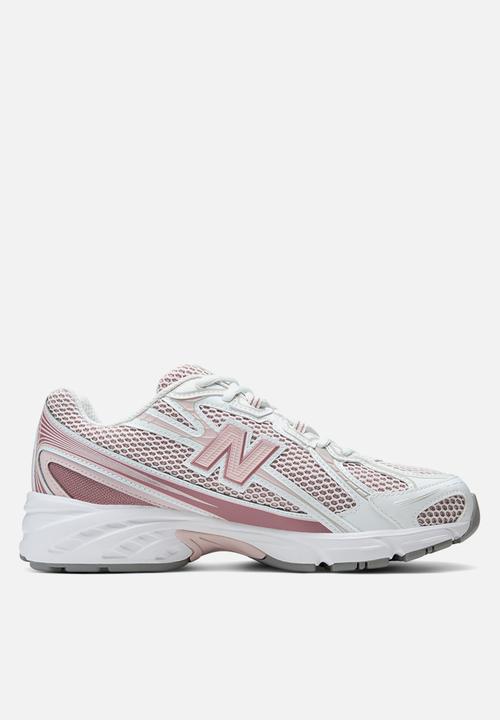 New Balance  - 740