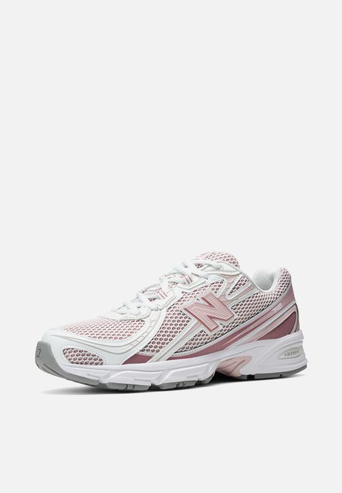 New Balance  - 740