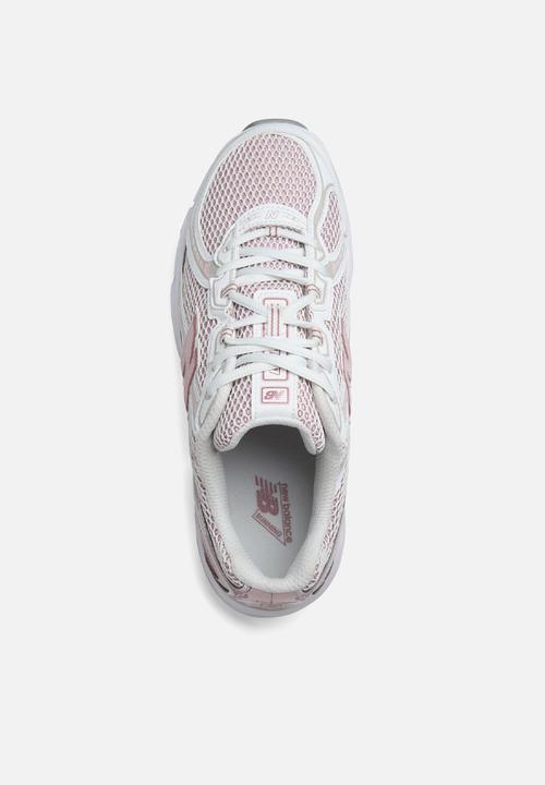 New Balance  - 740