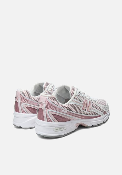 New Balance  - 740