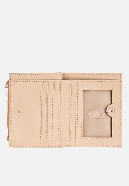 GUESS - Wells Sling Snap Id Wallet Bag - Saddle Tan