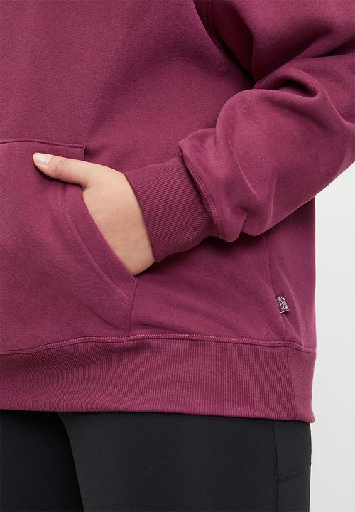Cotton On - Plus Plush Premium Graphic Hoodie - Sangria/Outdoor Club