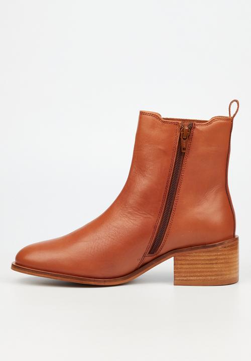 Nicci Tyler - Marcella 1 leather chelsea boot - tan
