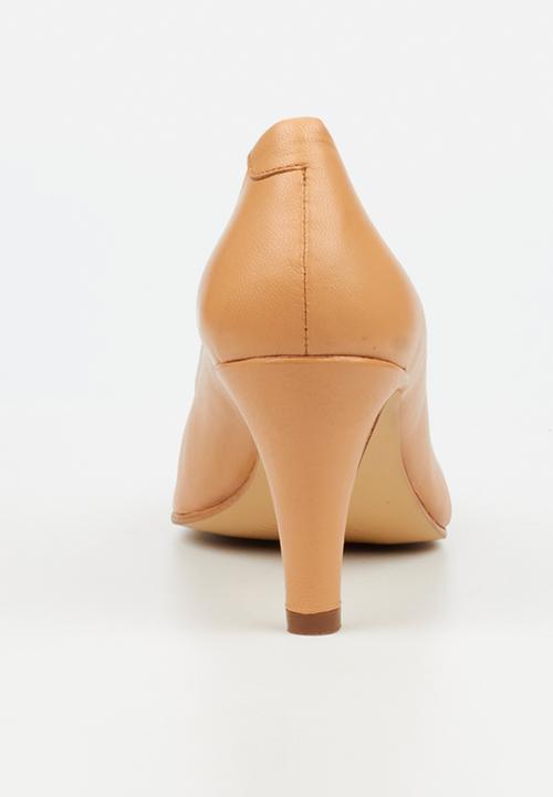 Nicci Tyler - Vittoria 1 leather court - taupe