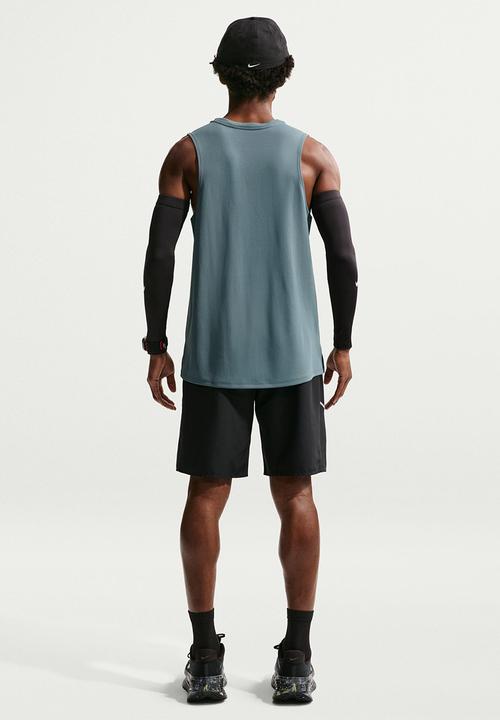 Nike - Dri-FIT 9" Unlined Running Shorts - Black
