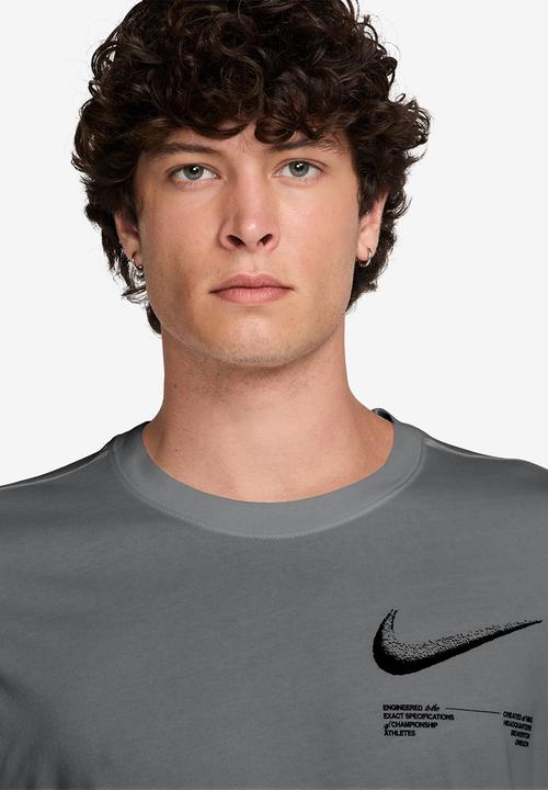 Nike - DRI-Fit TEE STD HBR SU26 - Grey