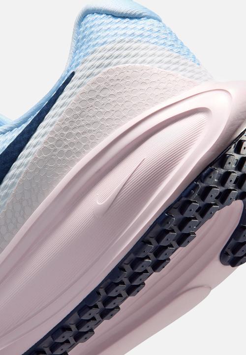 Nike - Nike Revolution 8