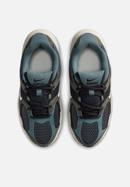 Nike - Nike V5 Runner Suede Grade School