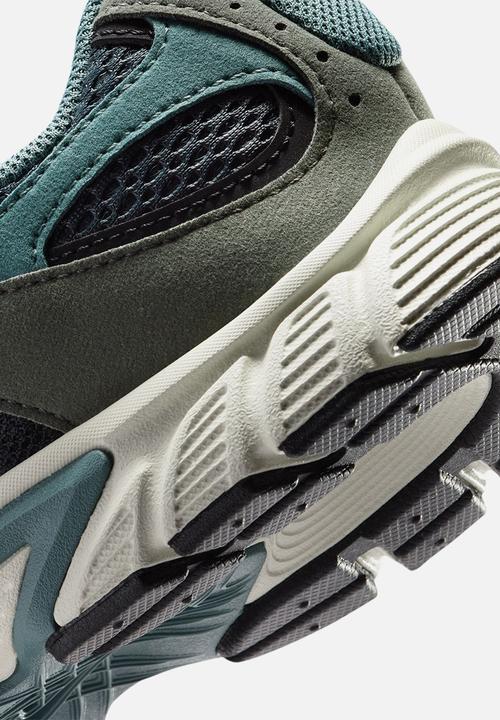 Nike - Nike V5 Runner Suede Grade School