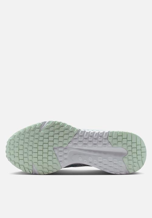Nike - Nike Run Defy
