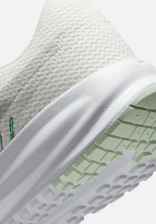 Nike - Nike Run Defy