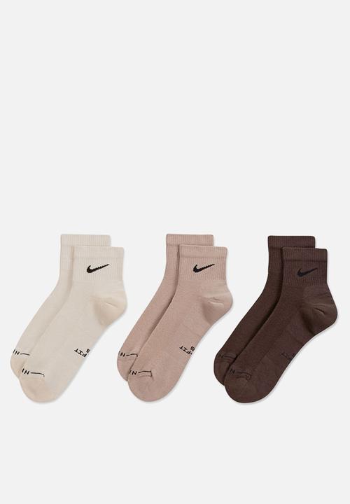 Nike -  Everyday Elevated Ankle Socks (3 Pairs)  - Multi Beige/Browns