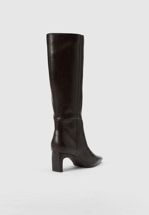 Forever New - Callie knee length chisel toe boot in chocolate brown