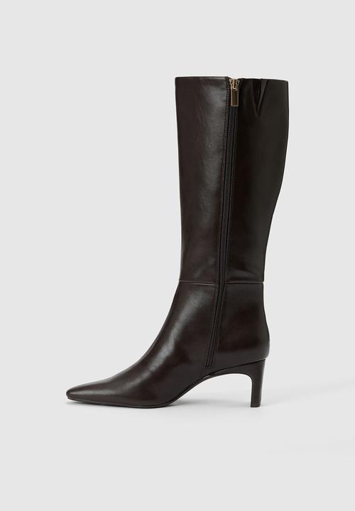 Forever New - Callie knee length chisel toe boot in chocolate brown