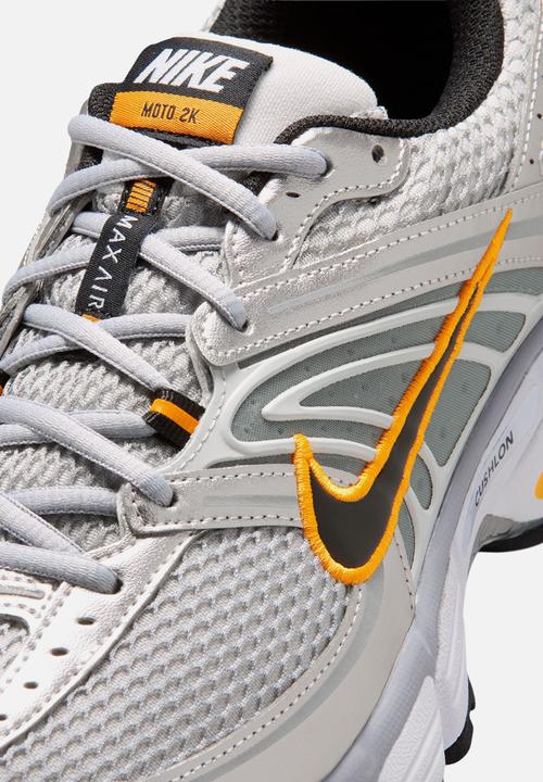 Nike - NIKE AIR MAX MOTO 2K