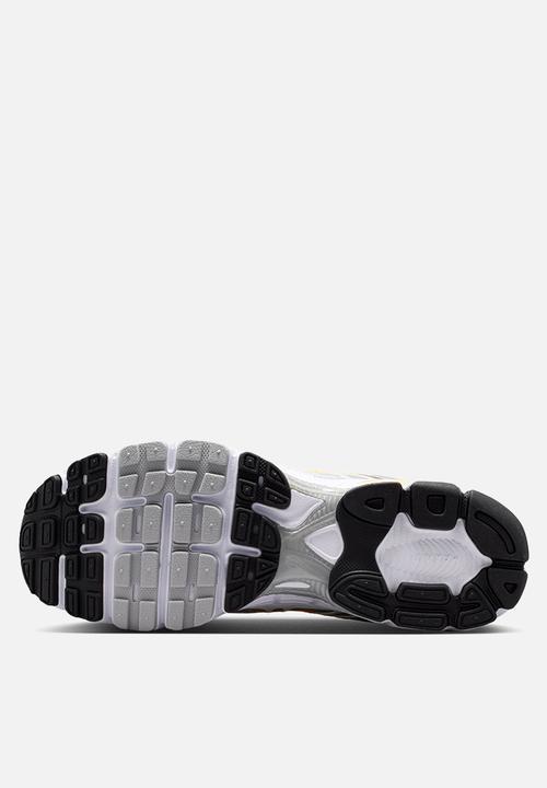 Nike - NIKE AIR MAX MOTO 2K