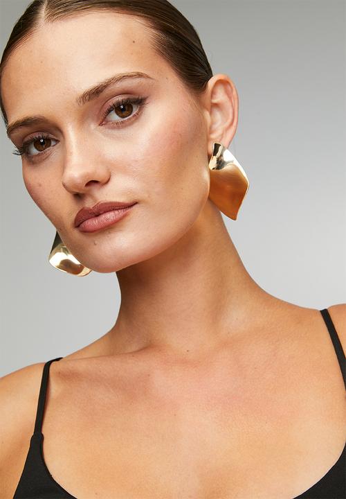 Tessa Design - Dixie Abstract Diamond Shape Pin Earrings - Gold