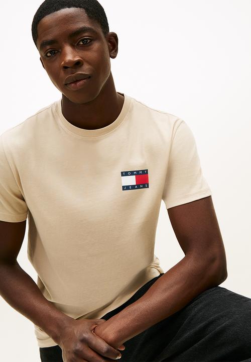 Tommy Hilfiger - Tjm Slim Essential Flag Tee Ext - Gulf Sand