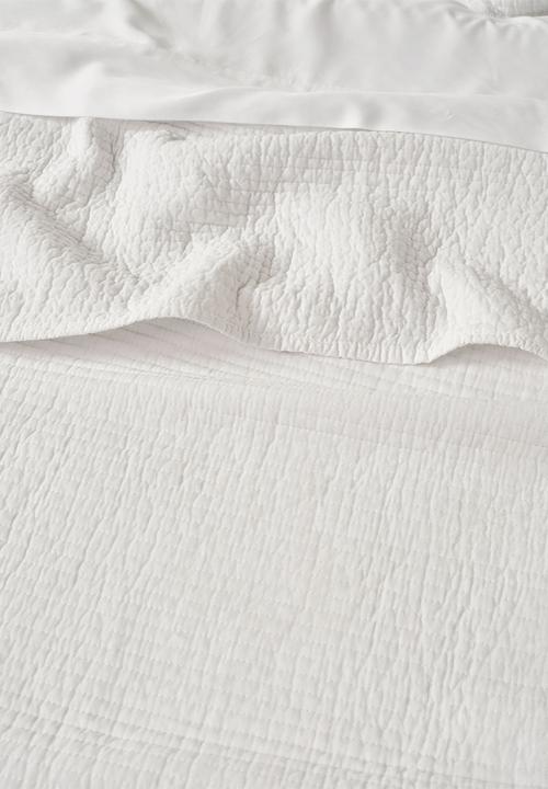 Linen House - Marceau quilt with 2 pillowcase shams - white
