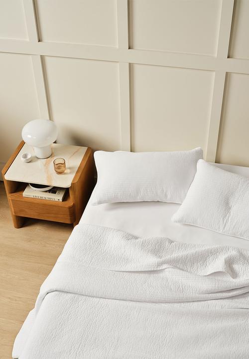 Linen House - Marceau quilt with 2 pillowcase shams - white