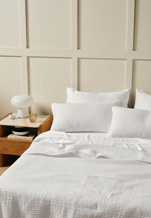 Linen House - Marceau quilt with 2 pillowcase shams - white