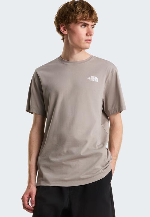 The North Face - M Evolution Box Nse Regular Short Sleeve Tee - Stone Slab