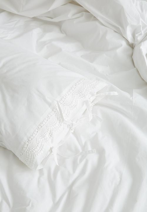 Sixth Floor - Schiffli duvet set