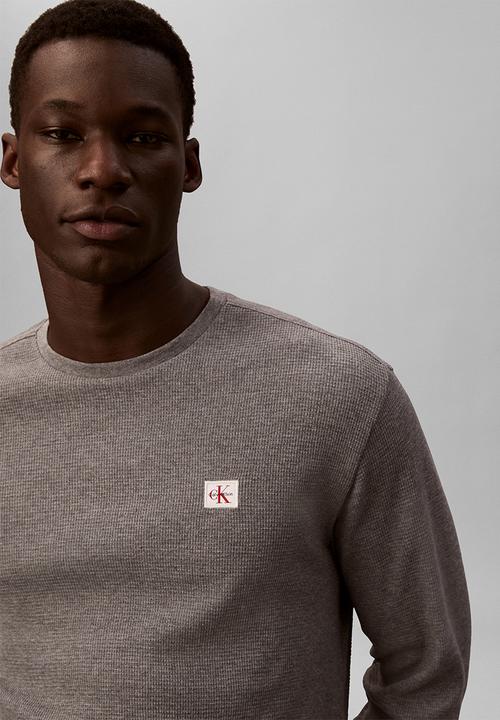 Calvin Klein - Ls Waffle Badge Crewnk Tee - Med Grey Htr