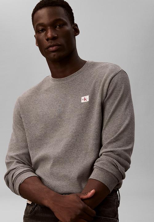 Calvin Klein - Ls Waffle Badge Crewnk Tee - Med Grey Htr