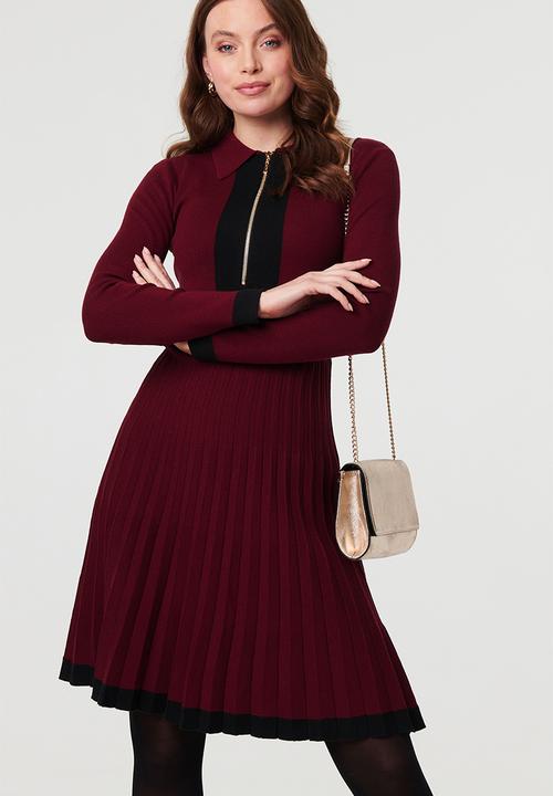 Stella Morgan - L/S Knitted Dress With Zip Placket Contrast Detail With Pleated Skirt - Multi Wine